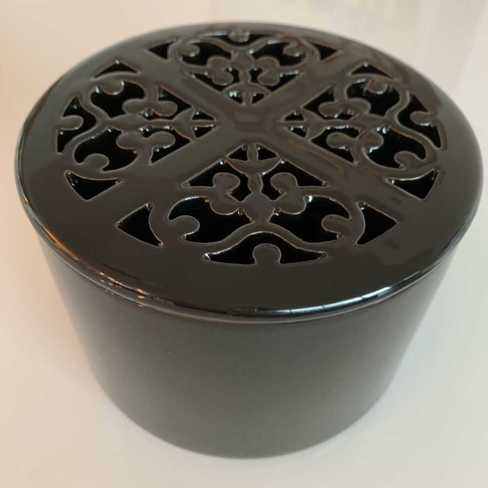 Ceramic pot with carved lid